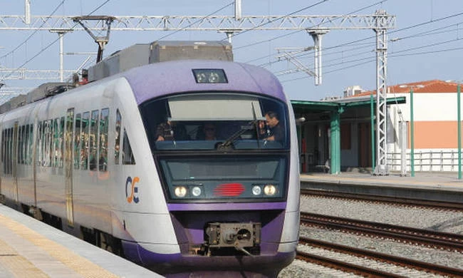 Ατύχημα με συρμό του προαστιακού στο Ζεφύρι